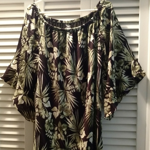 Romantic Off-The-Shoulder Bobeau Dress - Picture 2 of 3